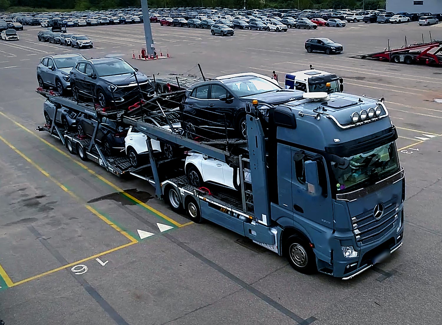 Vireo Logistics autovežis su pakrautais automobiliais